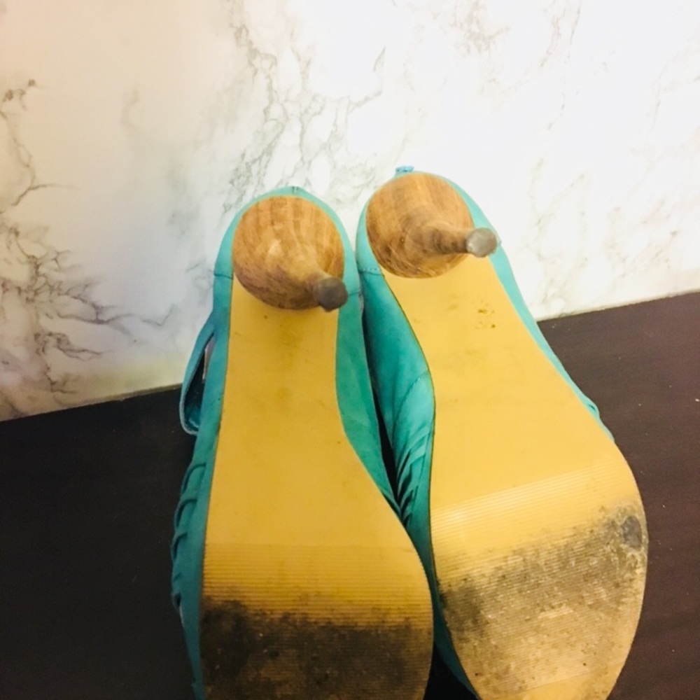 Heels - Picture 5 of 6